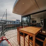 Sealoft Auf Der Ostsee Floatinghouse Trinity By Interhome * Peenemunde
