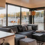 Sealoft Auf Der Ostsee Floatinghouse Trinity By Interhome * Peenemunde