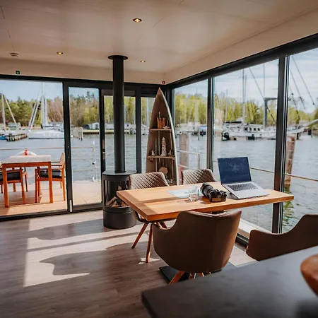 Sealoft Auf Der Ostsee Floatinghouse Trinity By Interhome Peenemunde