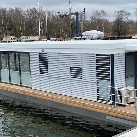Sealoft Auf Der Ostsee Floatinghouse Trinity By Interhome Appartement Peenemunde