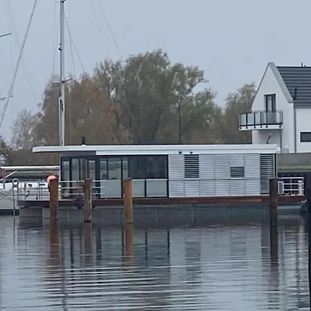 Sealoft Auf Der Ostsee Floatinghouse Trinity By Interhome Lägenhet Peenemunde