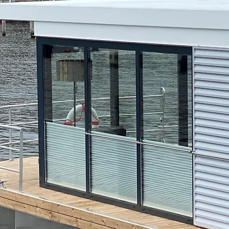 Sealoft Auf Der Ostsee Floatinghouse Trinity By Interhome Peenemunde