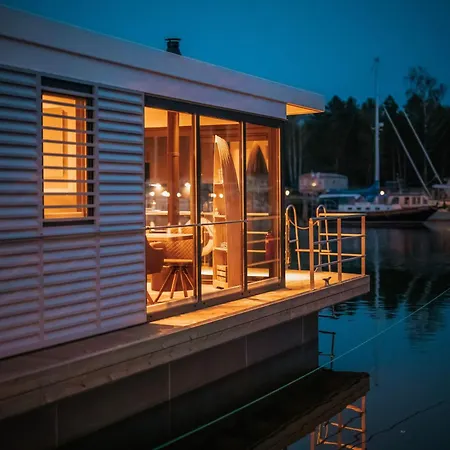 Sealoft Auf Der Ostsee Floatinghouse Trinity By Interhome Appartement Peenemunde