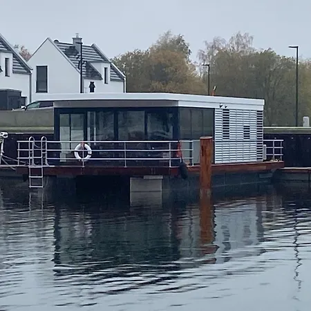 Sealoft Auf Der Ostsee Floatinghouse Trinity By Interhome * Peenemunde