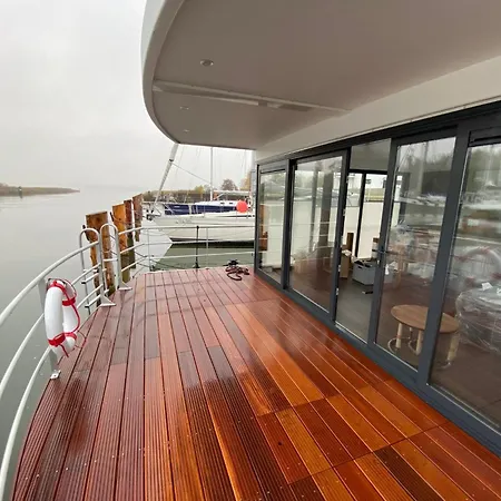 Sealoft Auf Der Ostsee Floatinghouse Trinity By Interhome Lägenhet Peenemunde
