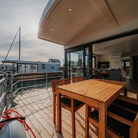 Sealoft Auf Der Ostsee Floatinghouse Trinity By Interhome * Peenemunde