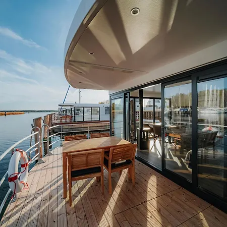 Sealoft Auf Der Ostsee Floatinghouse Trinity By Interhome Lägenhet Peenemunde