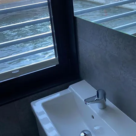Sealoft Auf Der Ostsee Floatinghouse Trinity By Interhome * Peenemunde