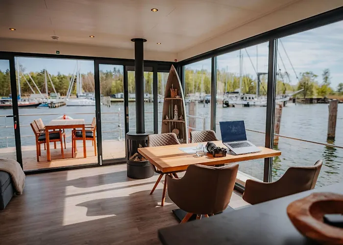 Sealoft Auf Der Ostsee Floatinghouse Trinity By Interhome Peenemunde