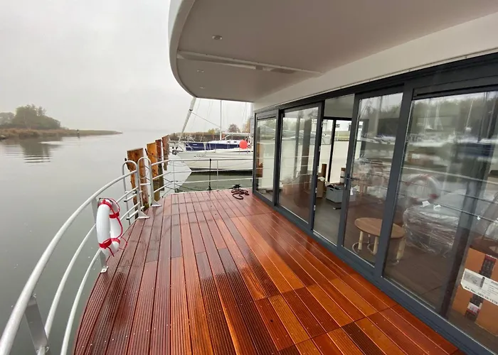Sealoft Auf Der Ostsee Floatinghouse Trinity By Interhome Appartement Peenemunde
