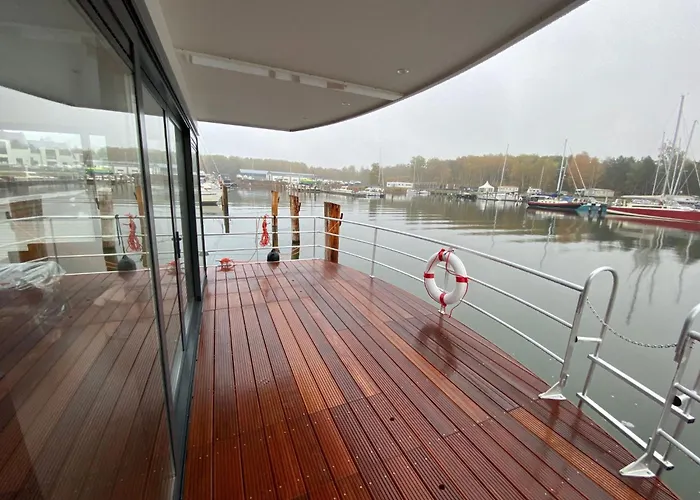 Sealoft Auf Der Ostsee Floatinghouse Trinity By Interhome Peenemunde