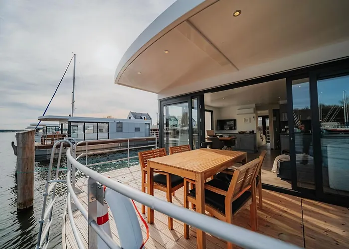 Sealoft Auf Der Ostsee Floatinghouse Trinity By Interhome Appartement