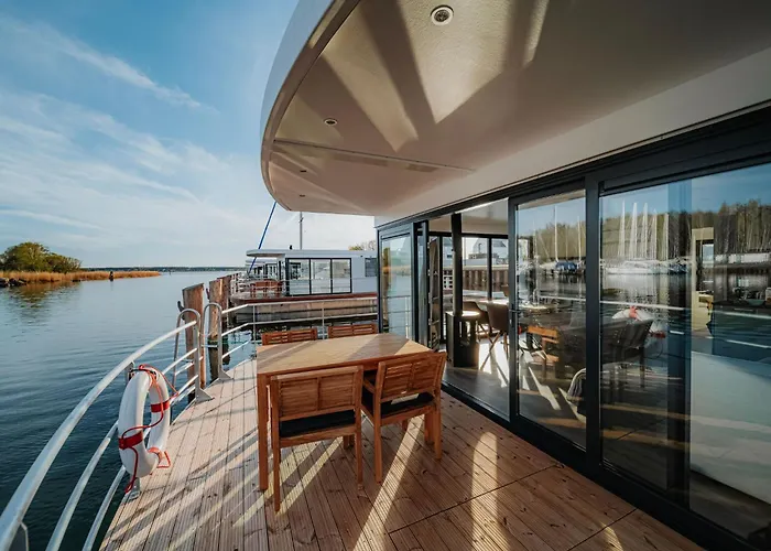 Sealoft Auf Der Ostsee Floatinghouse Trinity By Interhome Appartement Peenemunde