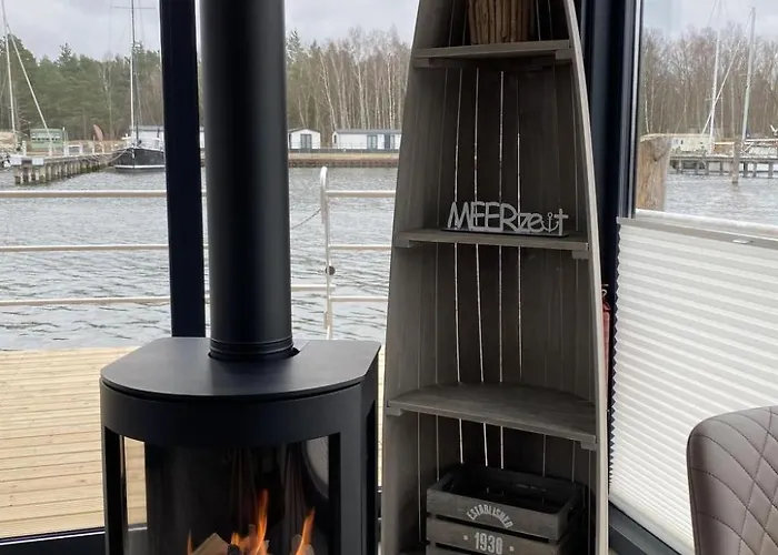 Sealoft Auf Der Ostsee Floatinghouse Trinity By Interhome Appartement Peenemunde
